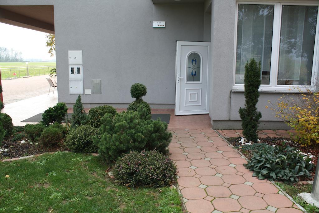 Penzion Letalisce Murska Sobota Bagian luar foto