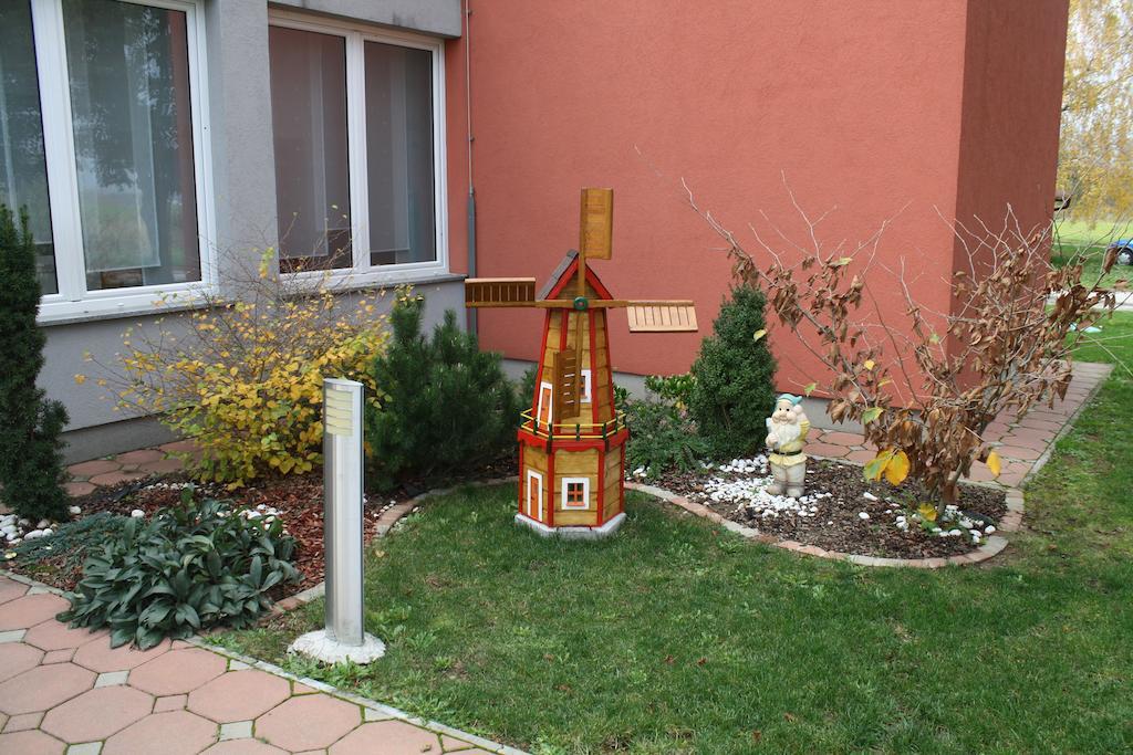 Penzion Letalisce Murska Sobota Bagian luar foto
