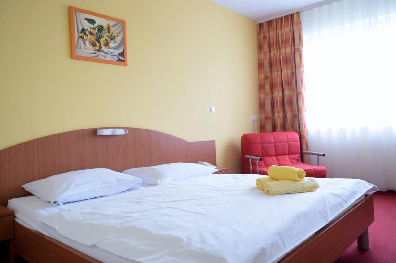 Penzion Letalisce Hotel Murska Sobota Bagian luar foto